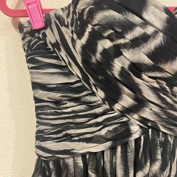 La Femme Zebra Print Strapless Gown Size 2 VGUC - Picture 3 of 4